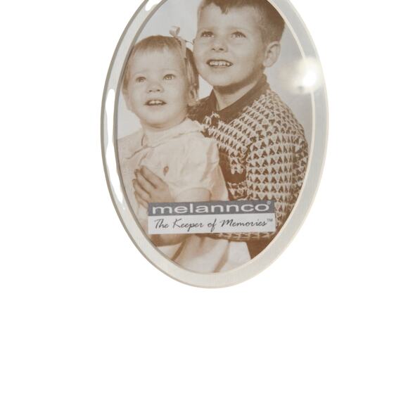 Melannco 17" Oval Wooden Triple Picture Frame Wall Hanging - Picture 4 of 6